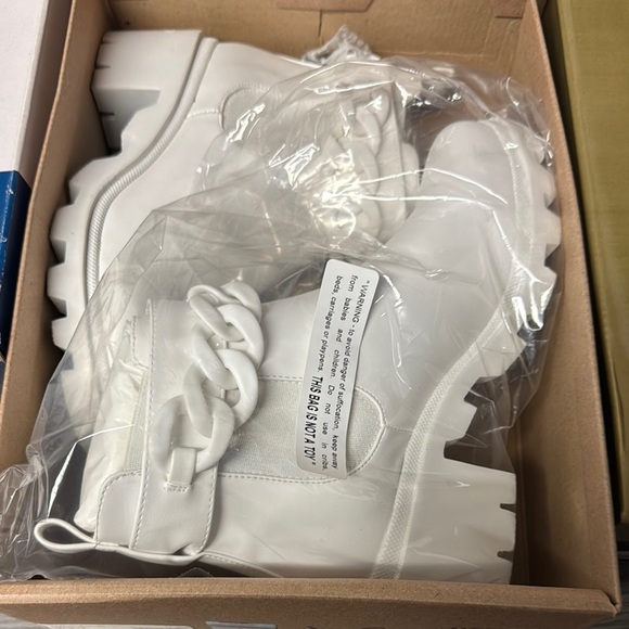 Steve Madden Amulet White Booties - Picture 2 of 6